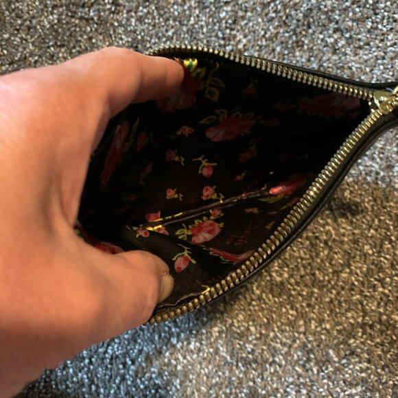 Betsey Johnson zippered clutch w/balloon dog charm & assorted masks - Picture 3 of 5